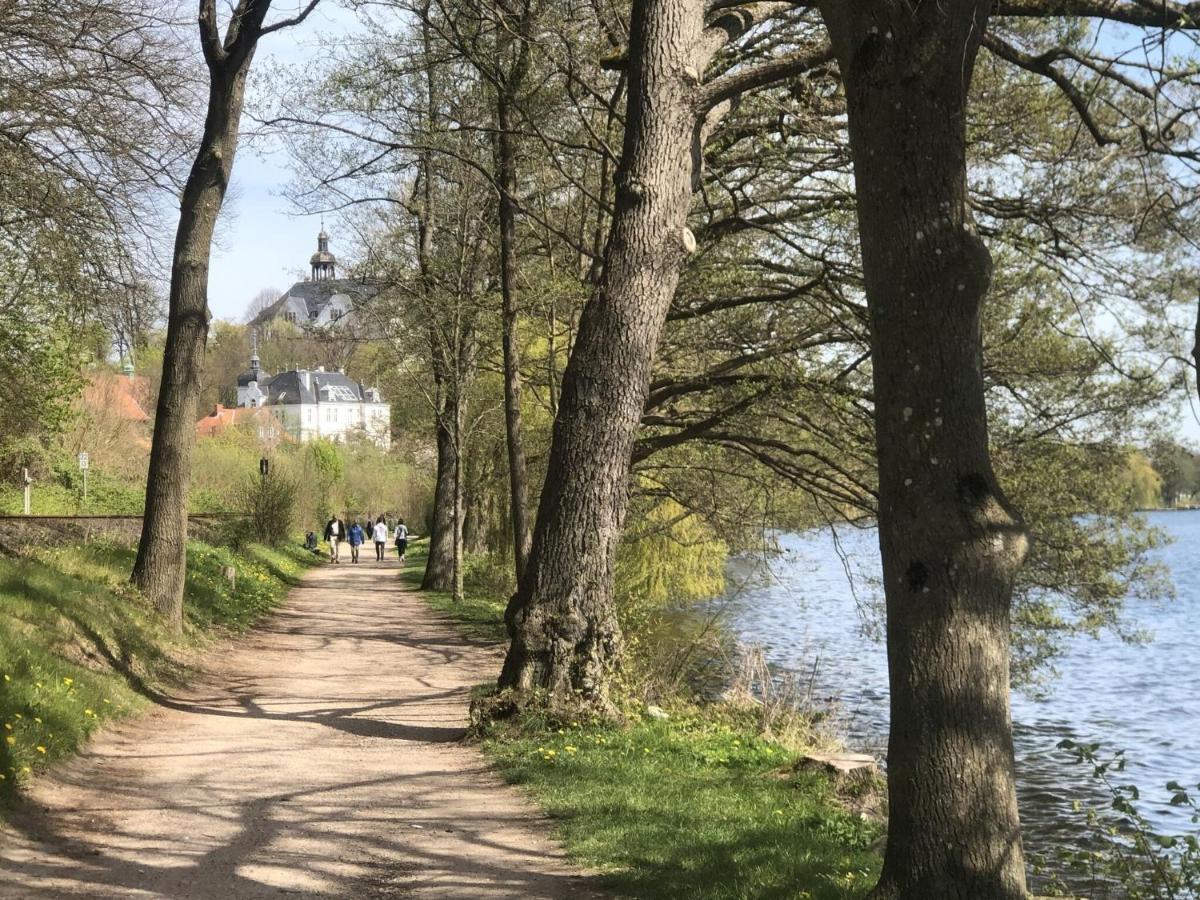 Flat In Eutin On The Kleiner Eutiner See Lake Eksteriør billede